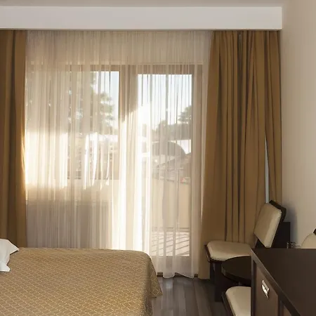 Hotell Grand 3*